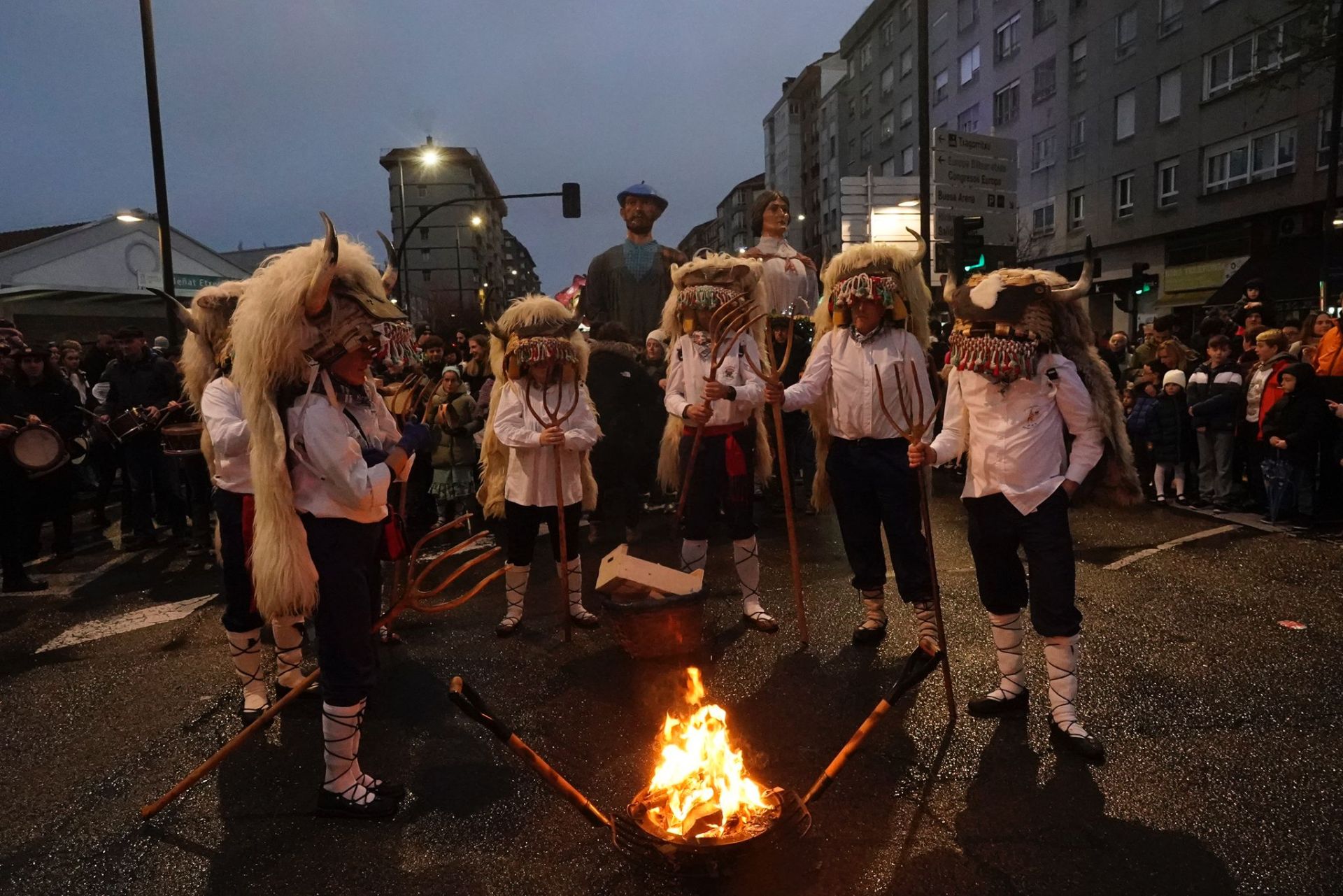 Las imágenes del desfile de Olentzero y Mari Domingi