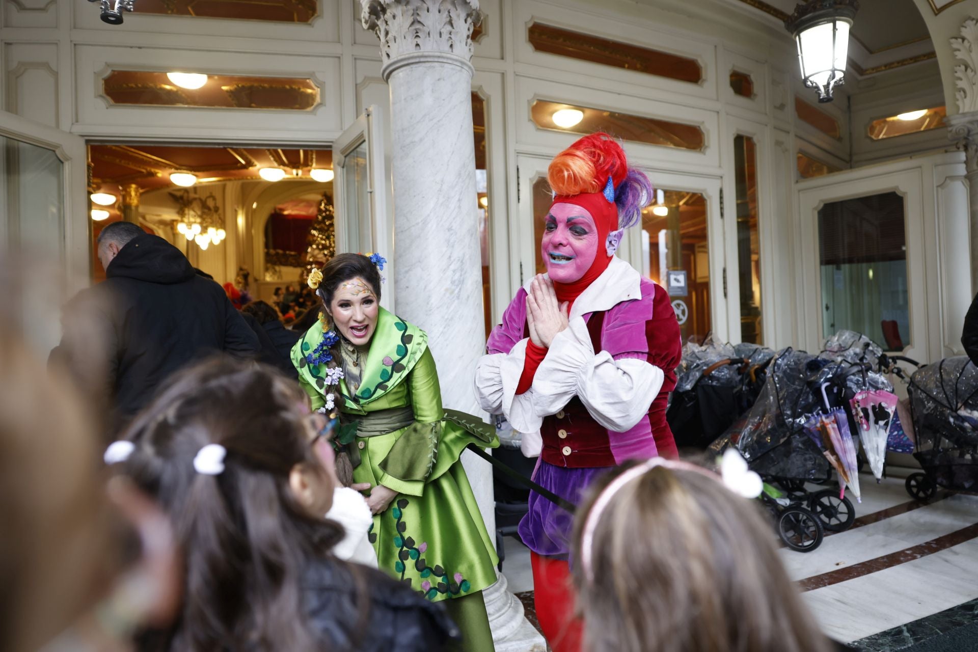 Olentzero y Mari Domingi reciben las últimas cartas de Navidad en Bilbao