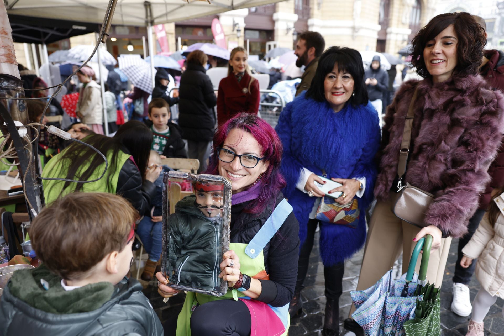 Olentzero y Mari Domingi reciben las últimas cartas de Navidad en Bilbao