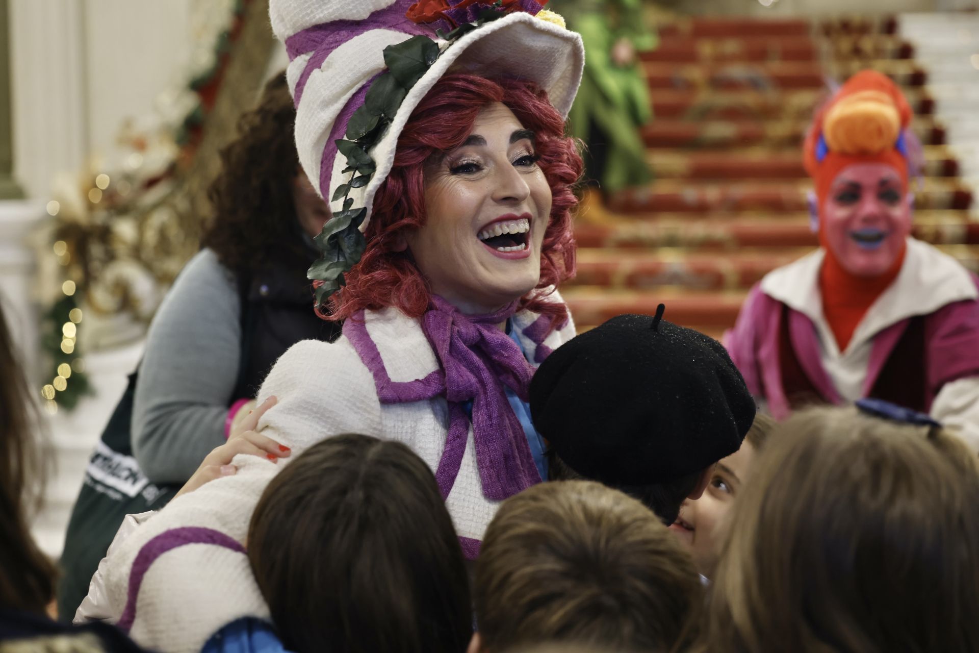 Olentzero y Mari Domingi reciben las últimas cartas de Navidad en Bilbao