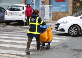 Las plantilla de Correos tiene una edad media de casi 51 años.