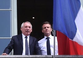 François Bayrou junto a Emmanuel Macron.