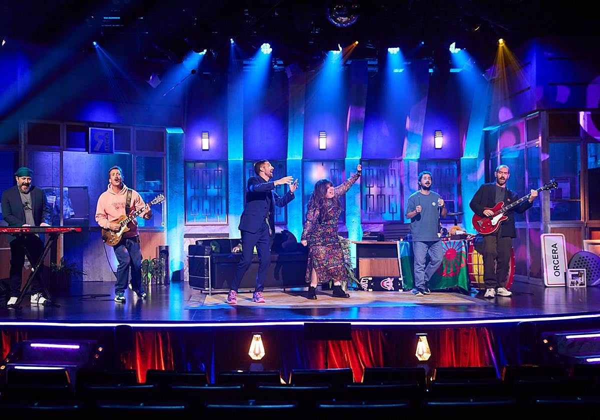 Así ha sido la participación de Broncano, Lalachus y el equipo de 'La Revuelta' en 'Telepasión', el especial de Nochebuena de Televisión Española