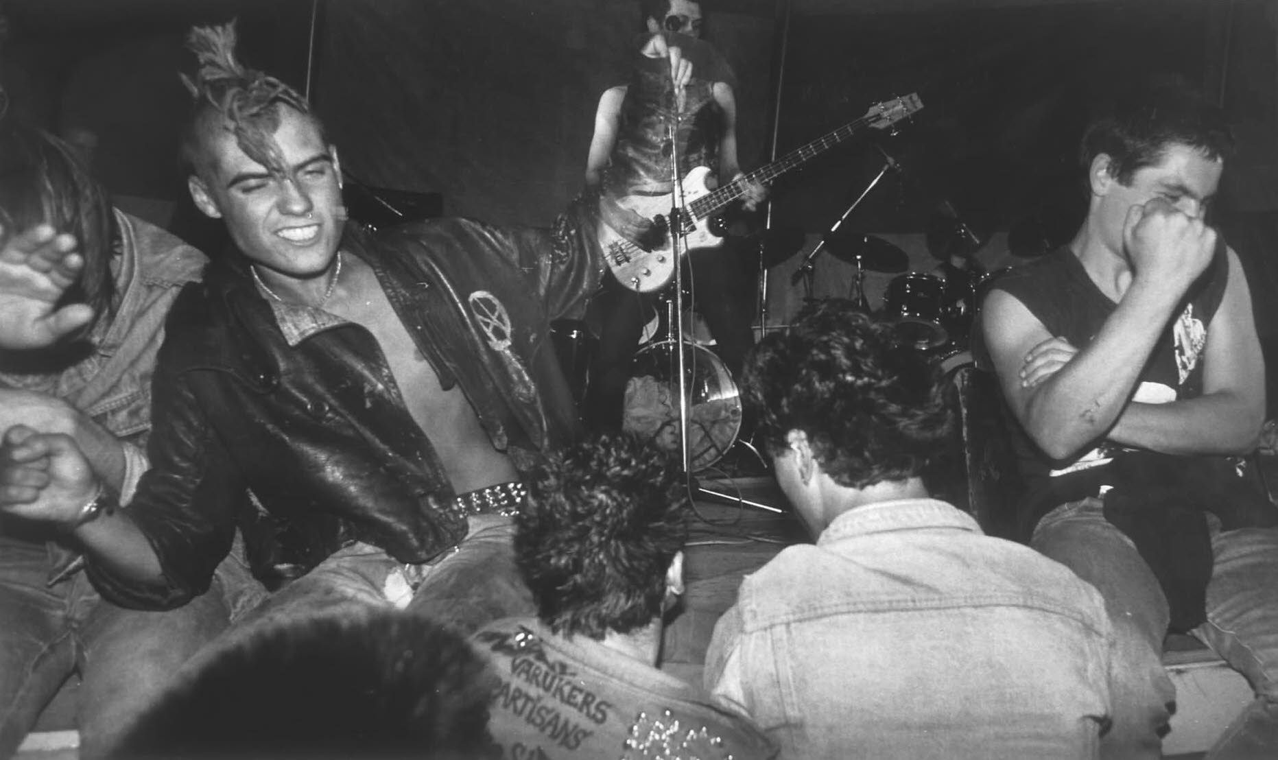 Festival de la Aste Nagusia de Bilbao de 1984 en el que actuaron Eskorbuto (en la foto), La Polla Records, Decibelios y Desechables.
