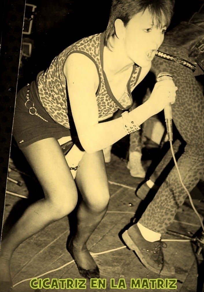 Marieli Arroniz, Poti, de Cicatriz en la Matriz, durante un concierto en El Garage de Bilbao.