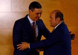 Pedro Sánchez y Andoni Ortuzar.