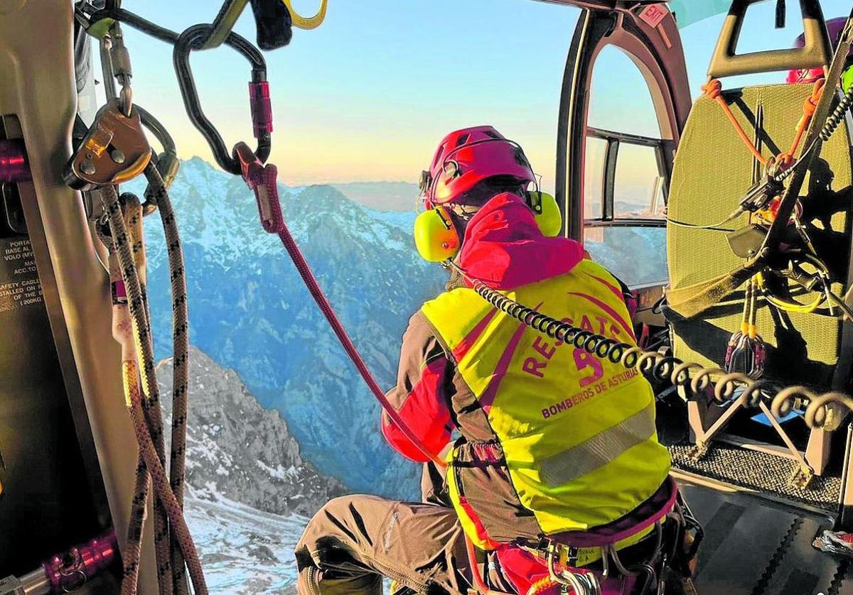 Asturias estudia si el montañero debe pagar el rescate en Picos de Europa y Cantabria no se pronuncia