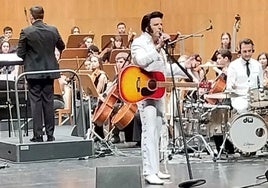 El tronchante tributo a Elvis Presley de John Mancis en Santander