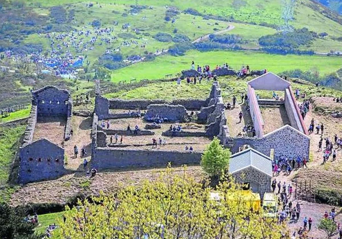 El proyecto tiene por objeto recuperar el entorno del fuerte y cubrir los dos pabellones más grandes.