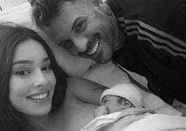 Iago Herrerín y su pareja Alanah dan la bienvenida a Cruz, su primer hijo