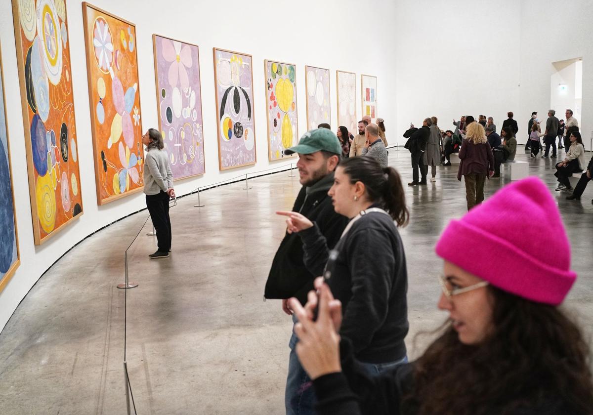 Afluencia de visitantes este jueves en una de las salas del museo.