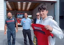 Bomberos en el incendio del bloque de Balmaseda