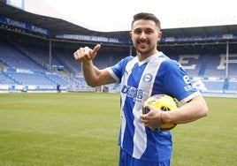 Facundo Garcés, durante su presentación con el Alavés.