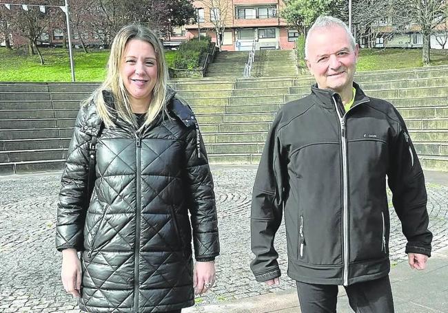 Francisco posa con Leire Goñi, su ángel de la guarda.