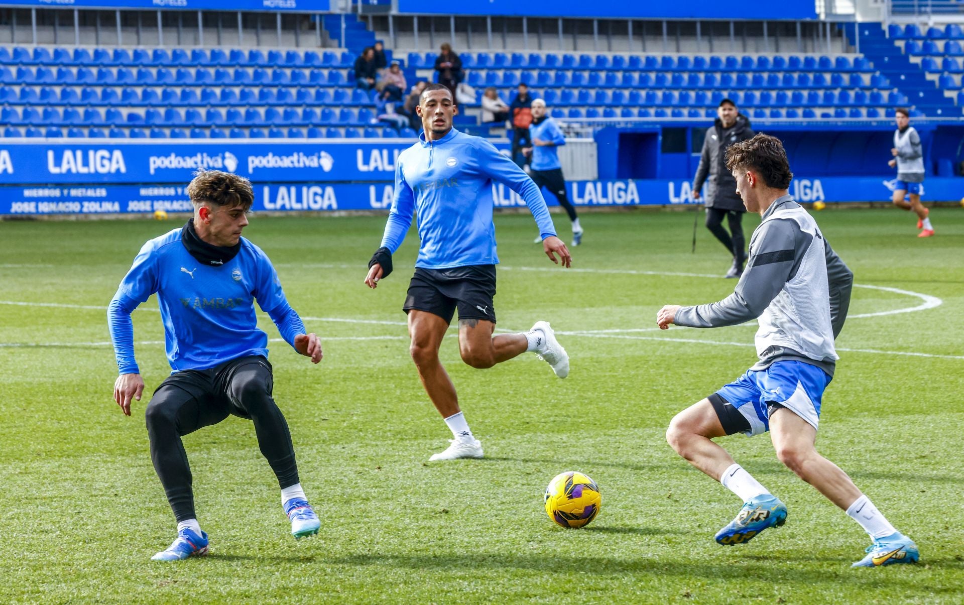 El Alavés se abraza con su afición