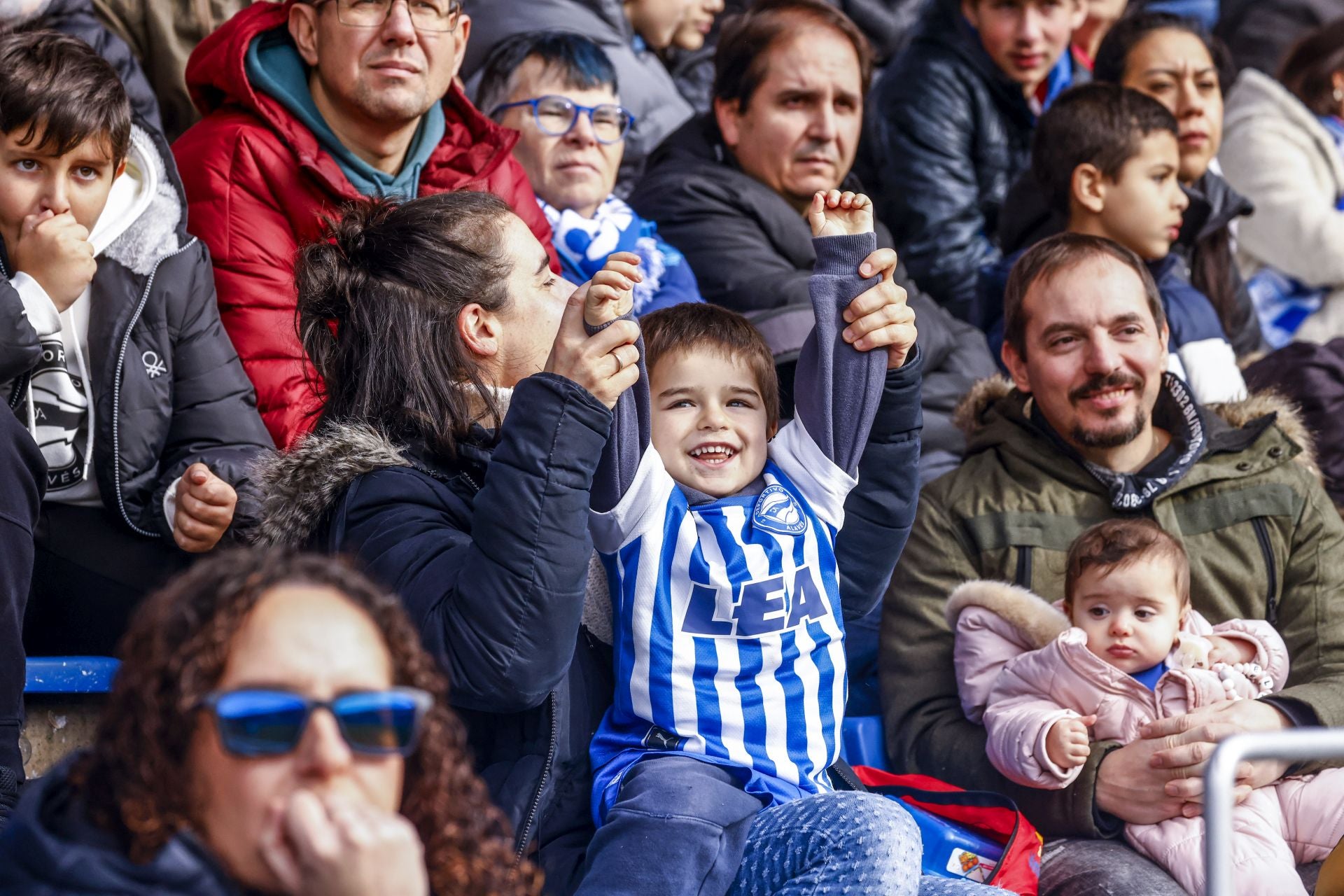 El Alavés se abraza con su afición