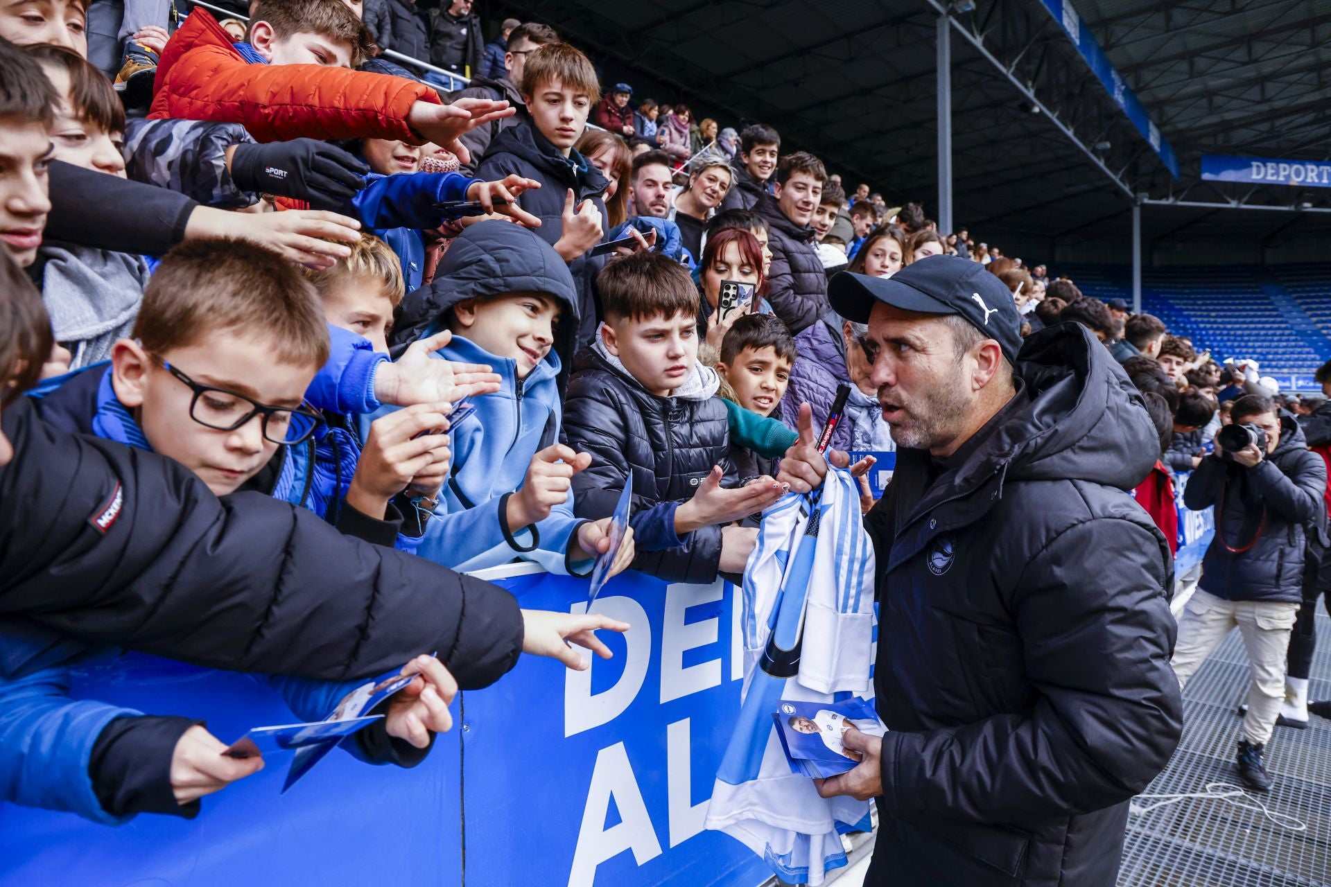 El Alavés se abraza con su afición