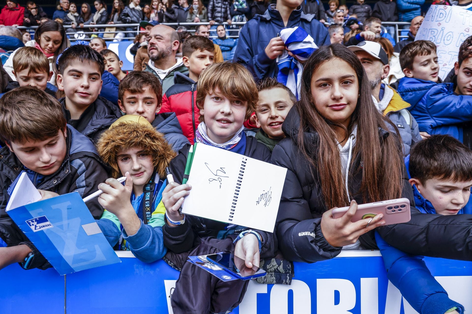 El Alavés se abraza con su afición