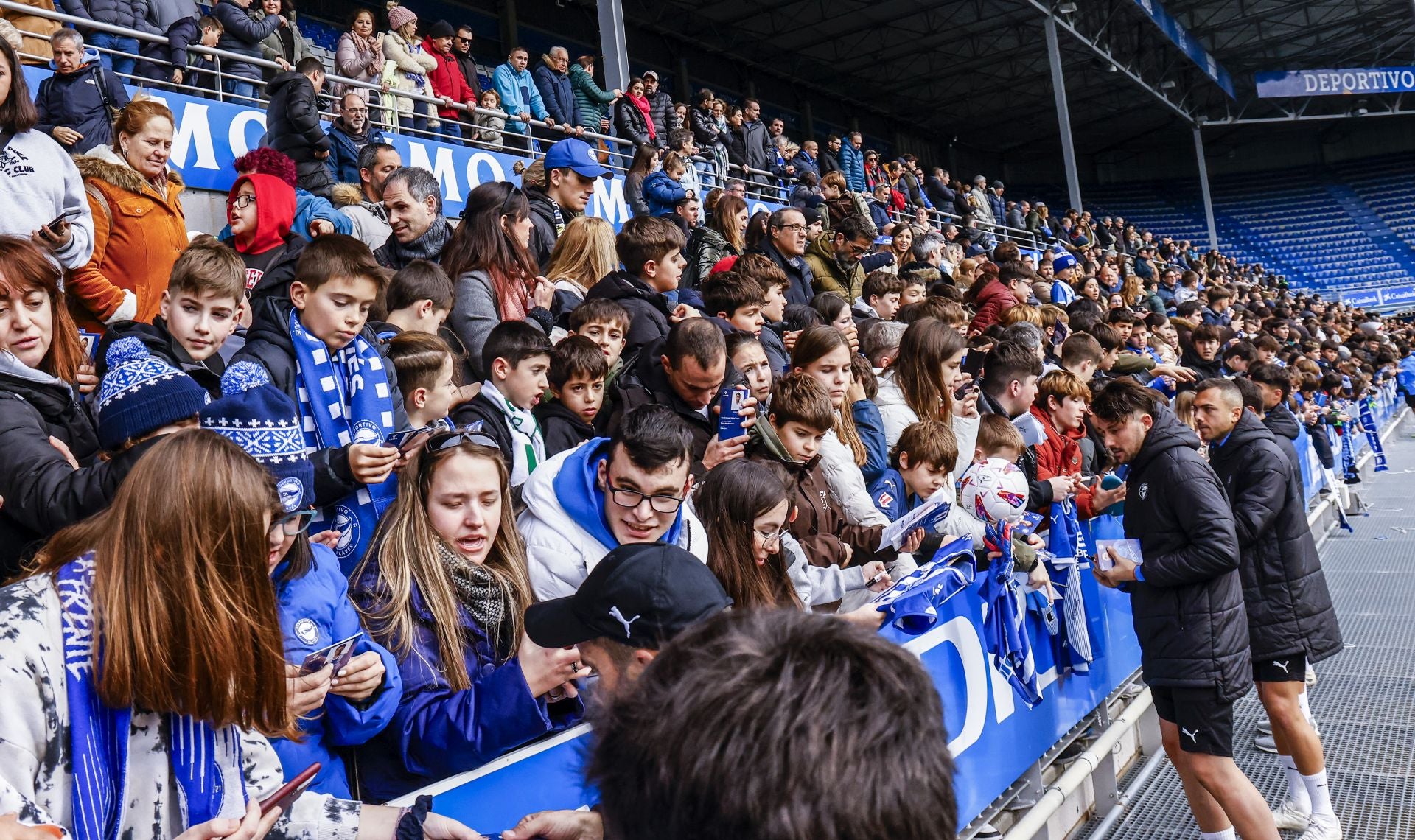 El Alavés se abraza con su afición