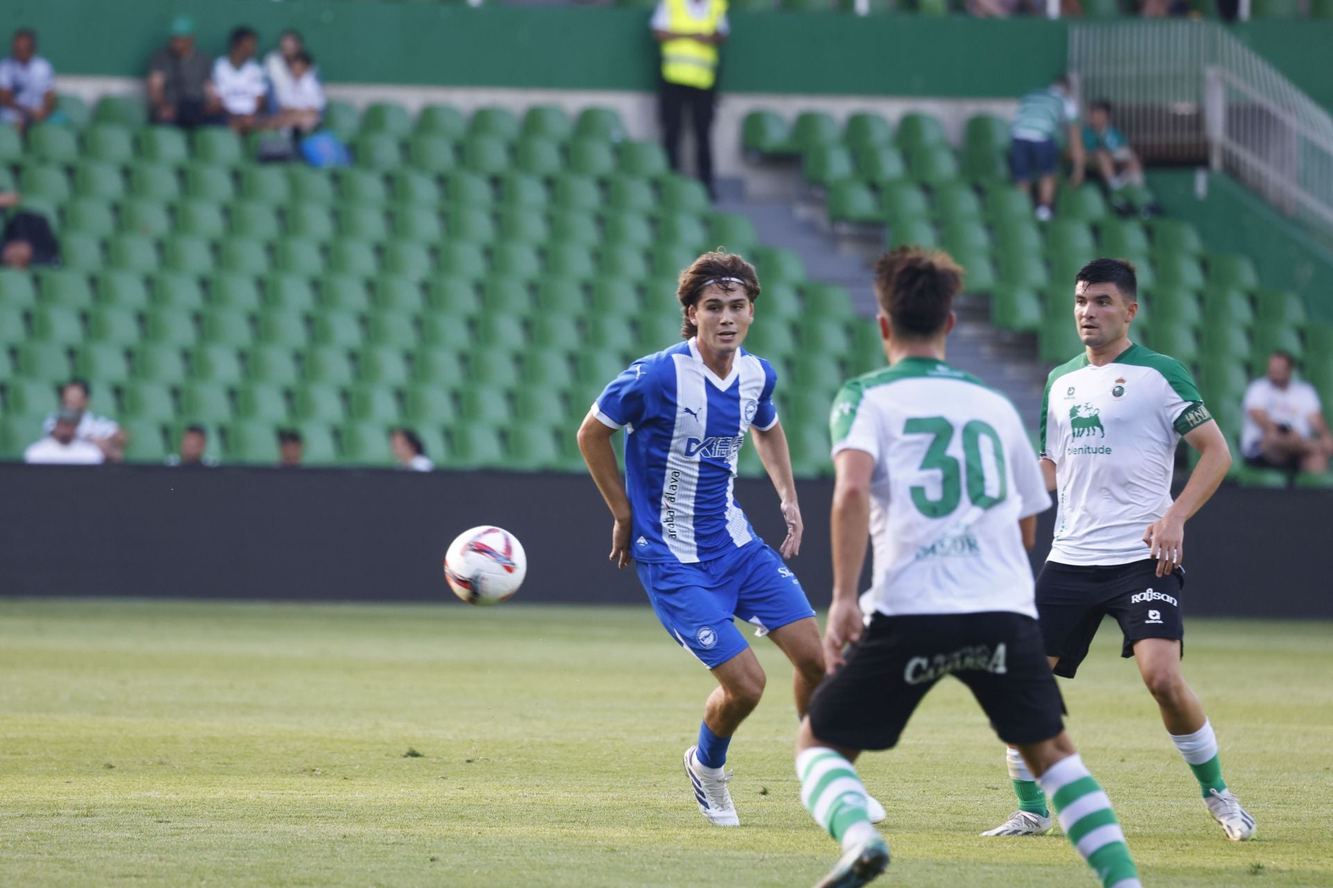 Imagen secundaria 1 - La hoja de ruta de Julen Jon Guerrero en su vuelta al Alavés