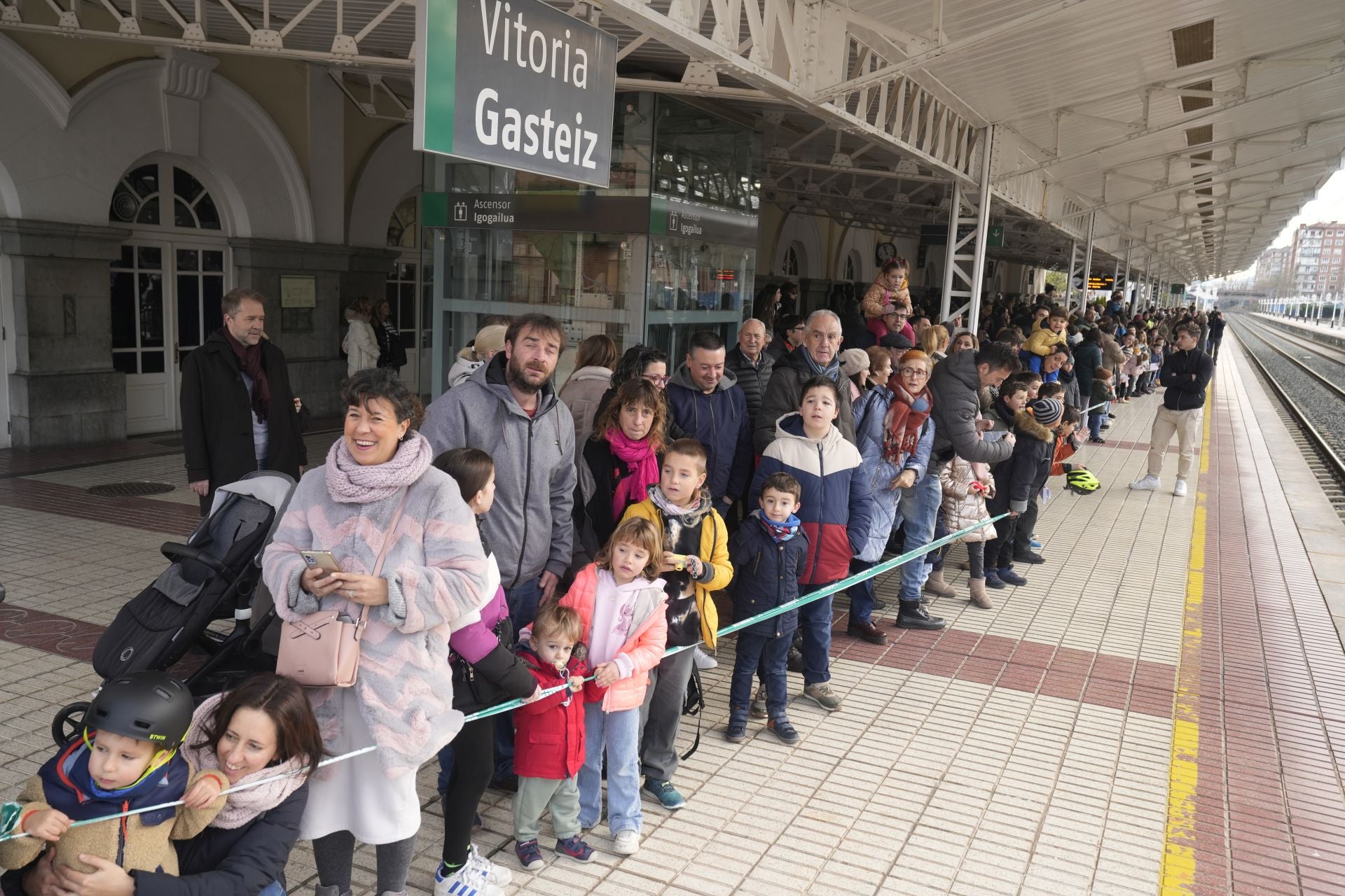 Las imágenes de la llegada de los Reyes Magos a Vitoria
