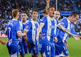 Los jugadores del Alavés celebran uno de sus goles de esta temporada en Mendizorroza.