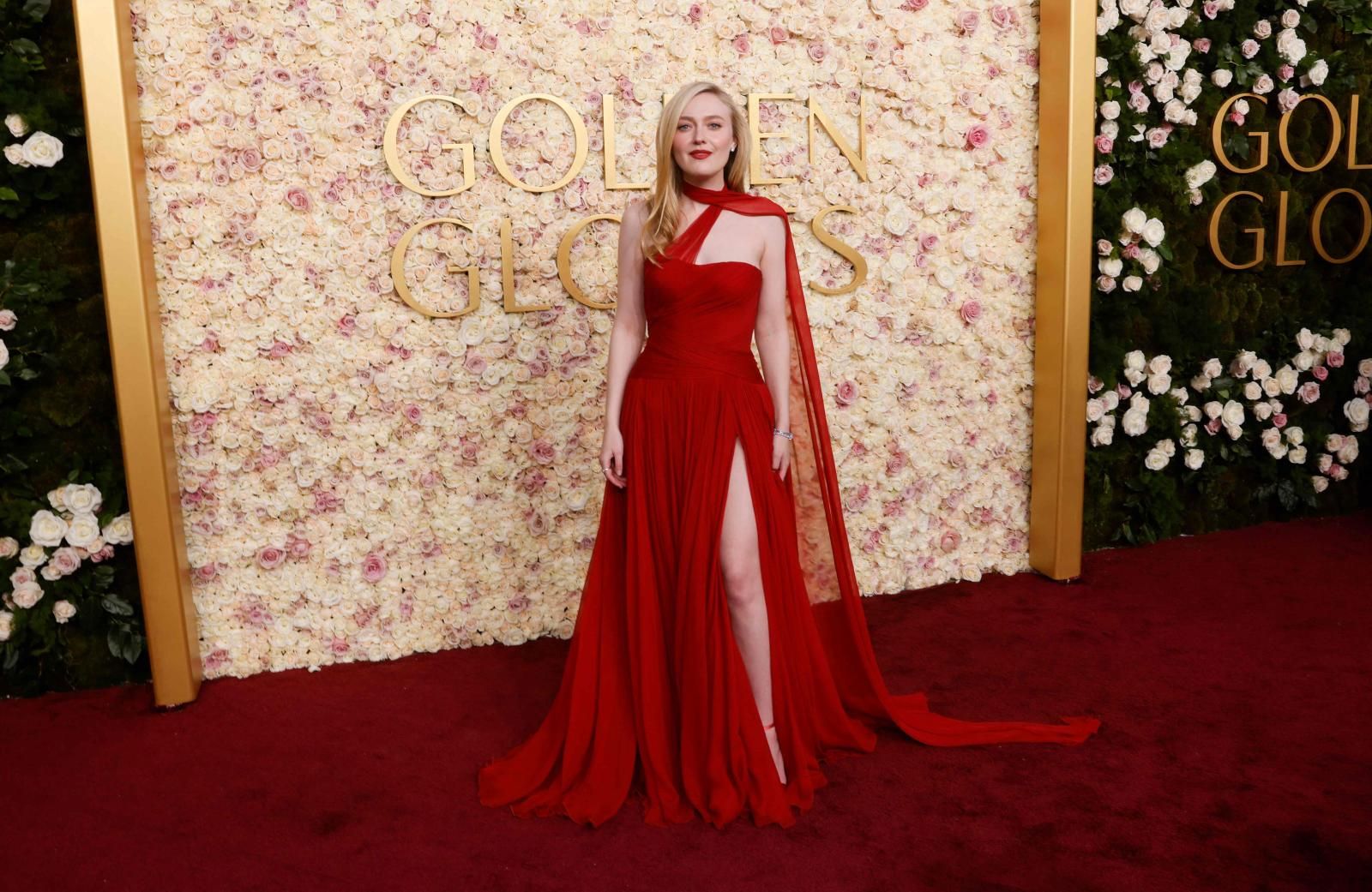 Dakota Fanning lució un vaporoso vestido rojo. Estaba nominada por 'Ripley'. 