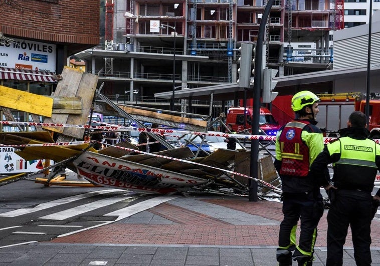 Imagen del andamio caído en Bilbao.