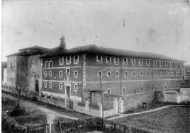 Imagen del convento de las Mercedarias en el barrio Renteria de Gernika en 1920.