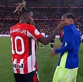 La 'colleja' de Nico Williams a Lamine Yamal al término del encuentro