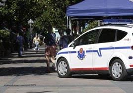 Detenido por pagar con una tarjeta que había robado dentro de un coche en Vitoria