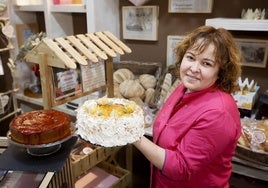 Izaskun, la repostera que ha abierto una pastelería sin gluten y sin leche en Bilbao «por amor» a sus hijas.