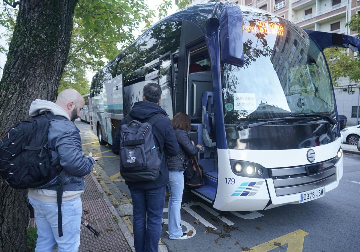 Nuevos horarios, precios y paradas en el servicio de autobús entre Bilbao y Vitoria