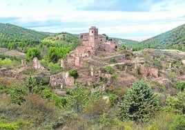 Las ruinas de Turruncún, junto a la sierra riojana de Préjano.