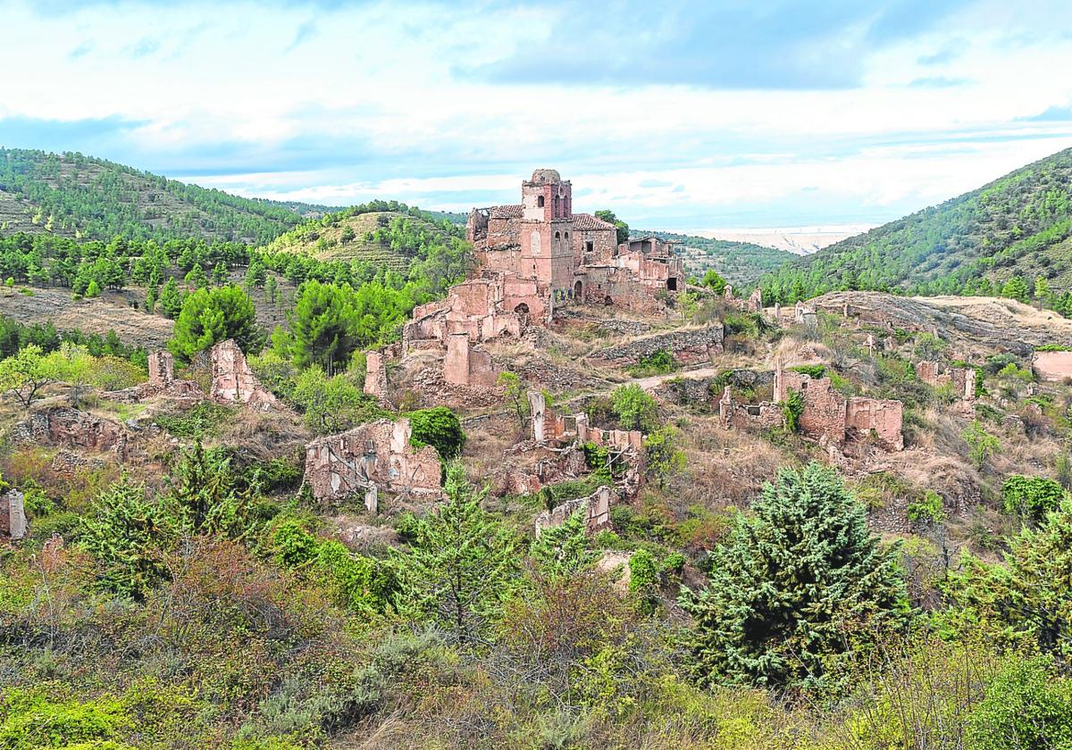 Las ruinas de Turruncún, junto a la sierra riojana de Préjano.