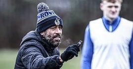 Iñigo Calderón dirige un entrenamiento del Bristol Rovers.