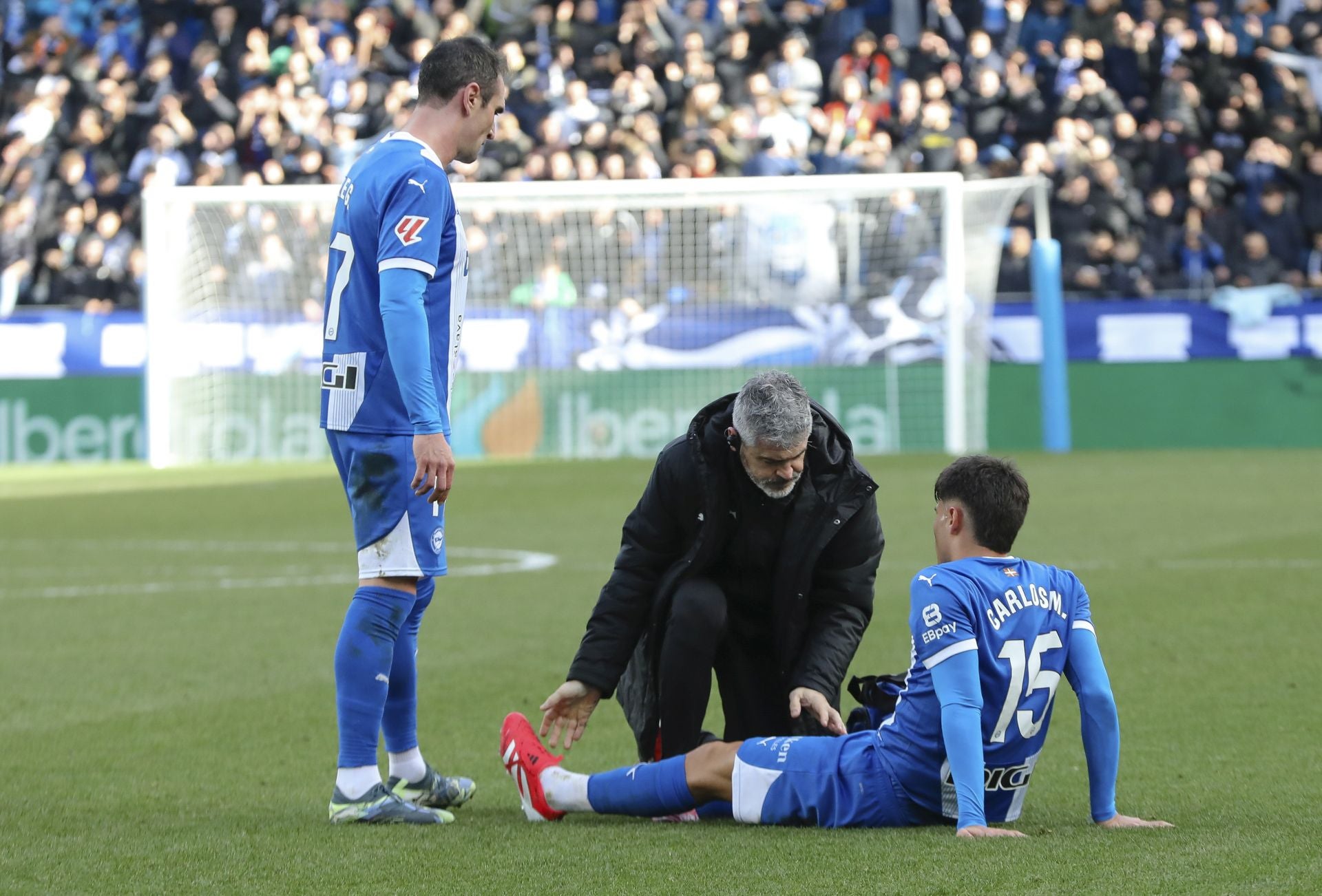 Las lesiones golpean al Alavés: Carlos Martín y Jordán se retiran del campo