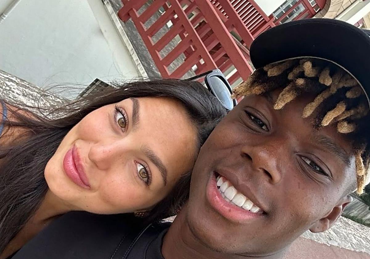 Nico Williams, de escapada con su novia Ainhize Legarreta en San Juan de Luz