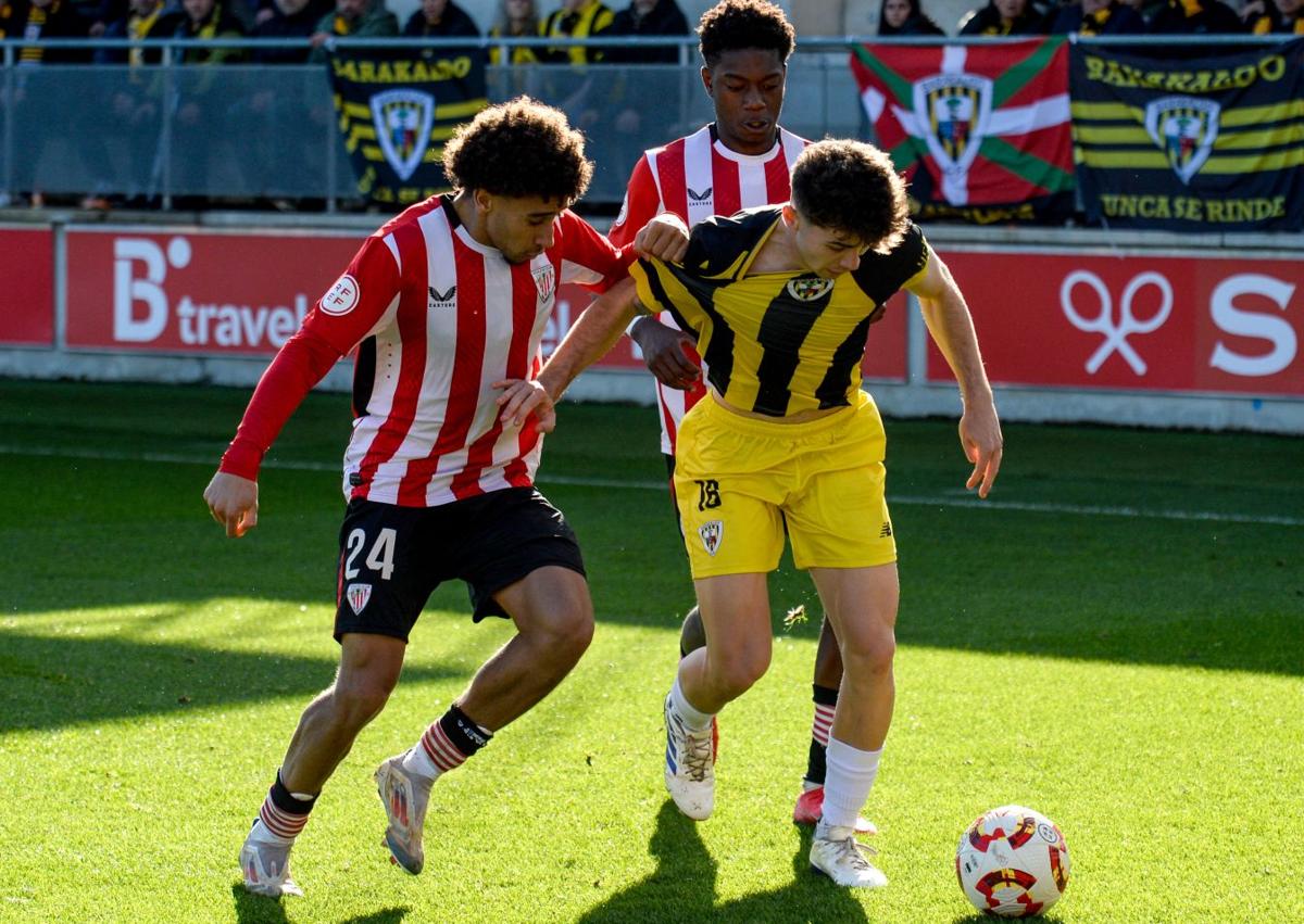 Imagen secundaria 1 - Un gran Barakaldo somete al Bilbao Athletic