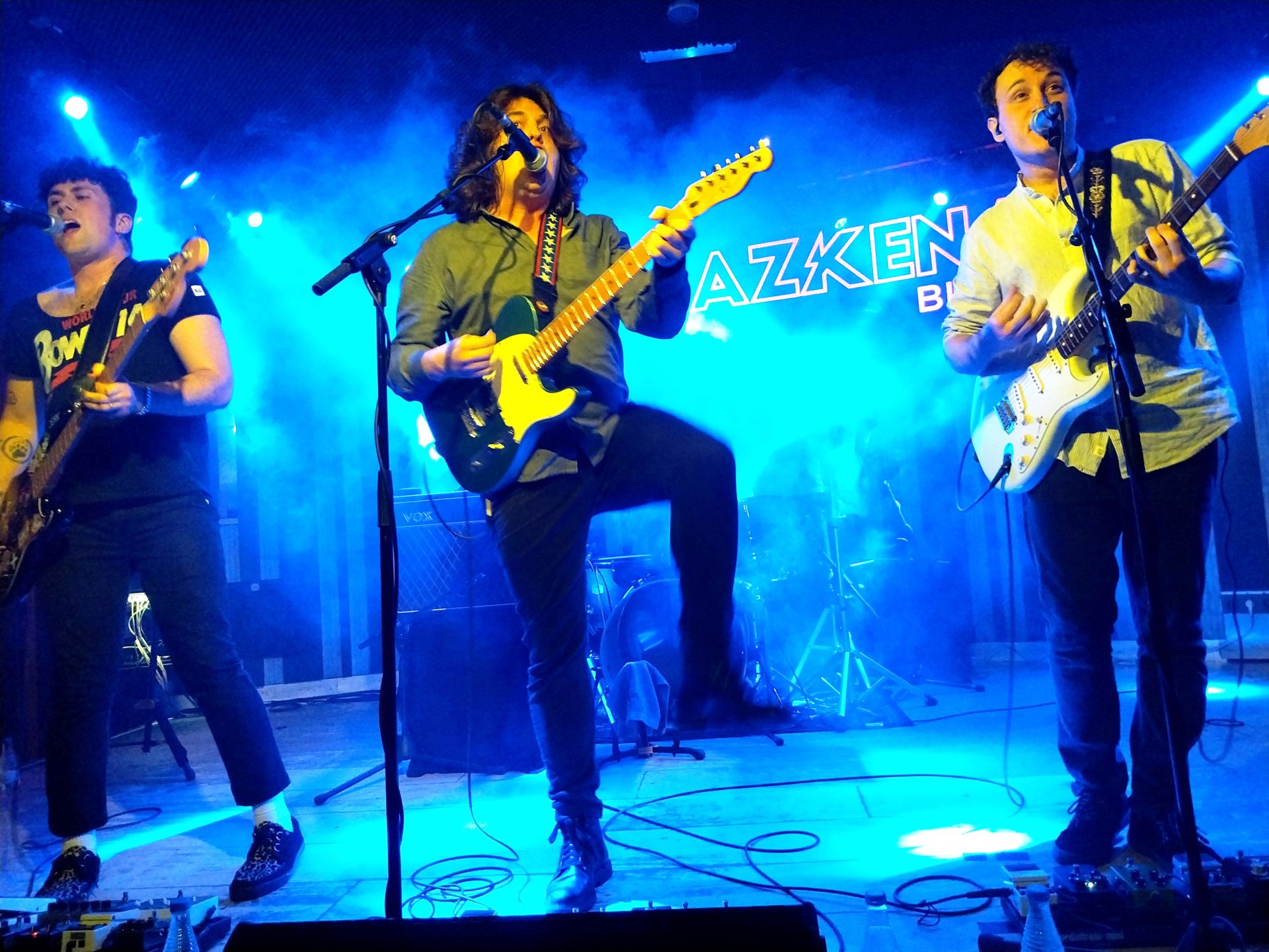 Los primos Jano y Luis a las dos guitarras.