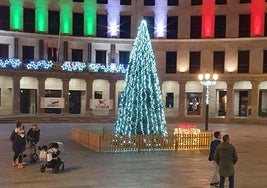 El alumbrado navideño de este año ha despertado muchas críticas vecinales.