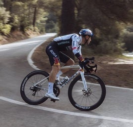 Lazkano entrena estos días en Mallorca con el maillot de su nuevo equipo