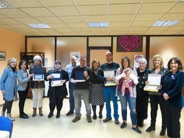 Ganadores de una edición anterior del concurso de relatso cortos de Erroxape en Bermeo.