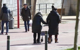 La mayoría de las cuidadoras de las personas mayores son mujeres.