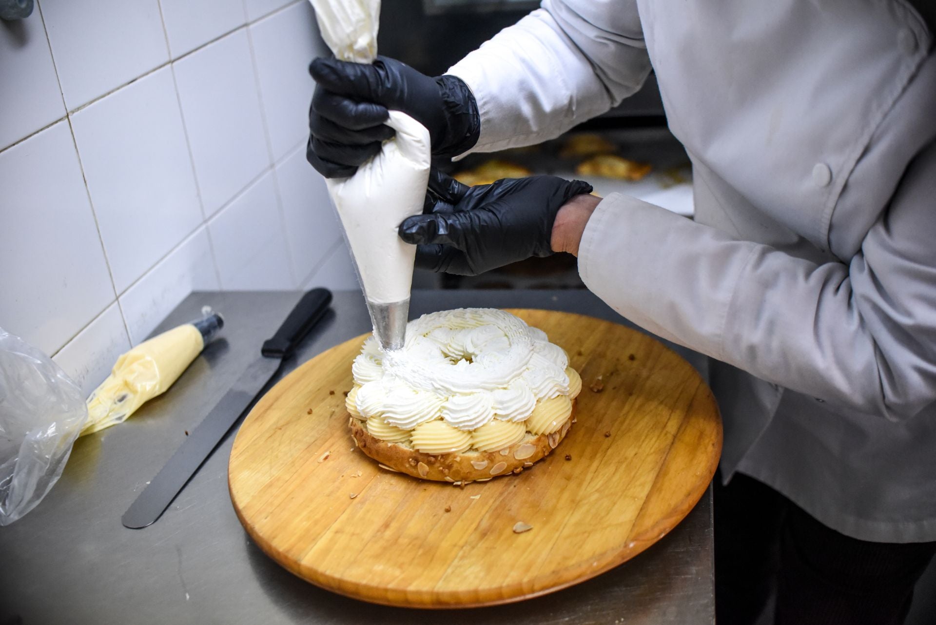 Viviana vuelve a sacar a la venta el «mejor roscón de Bizkaia» en su pastelería de Algorta