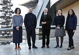 El director del museo, Juan Ignacio Vidarte, con el equipo curatorial.