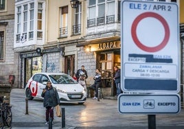 El Ayuntamiento de Vitoria colocó hace poco la señal del Área de Prioridad Residencial en San Francisco.