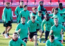 Los jugadores rojiblancos, en el último entrenamiento antes del partido ante el Celta.