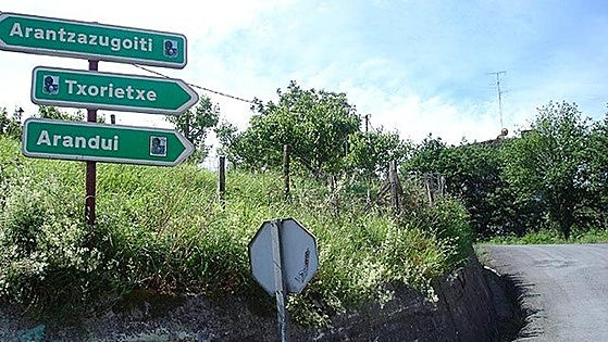 Herido un motorista tras caer en una pista de montaña en Arantzazu