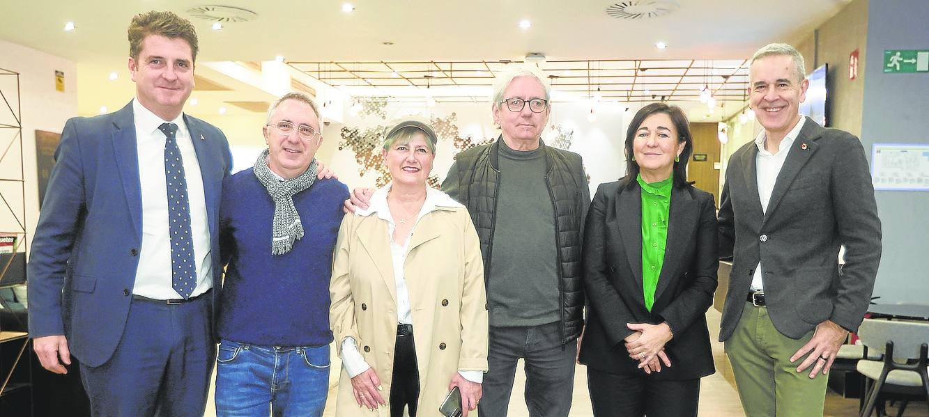 Álvaro Diaz-Munio, Sergio Etxebarria, Ana Álvarez, Txema Maura, Yolanda Diez y Jorge Aio.